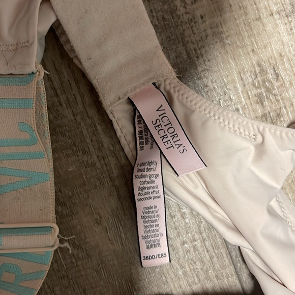 Victoria’s Secret Tshirt Bra - Picture 3 of 5